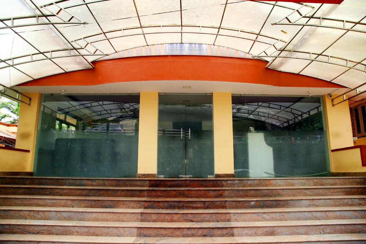特里凡得琅 V Bee Plaza酒店 外观 照片